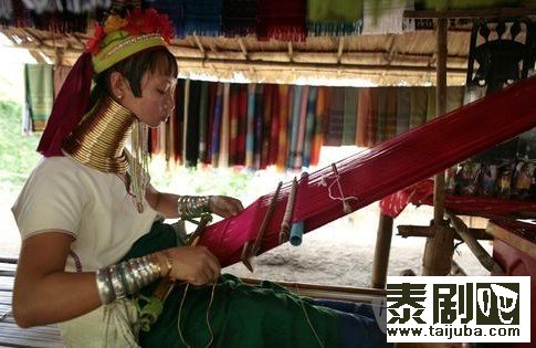 探秘泰国少数民族长颈女人村0