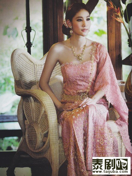 泰国传统的婚礼礼服2