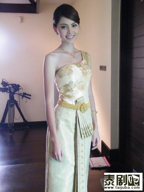 泰星Mai泰国传统服饰照片1