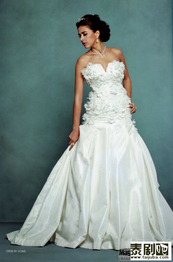 泰星Rita婚纱写真照 泰星Rita《WEDDING GURU》杂志写真照