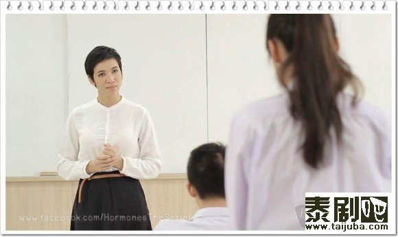 泰剧《荷尔蒙》优雅的Oa老师扮演者泰国性感女星Mei性感照1