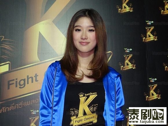 泰星Pong女友Kaew对于Pong带中学女生开房的传言不予理会
