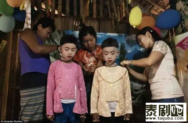 摄影师记录泰国孩子出家全过程 揭秘泰国孩子的“成人礼”