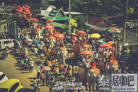 泰国旅游：龙仔厝府Tha Mai佛寺卡廷节盛况