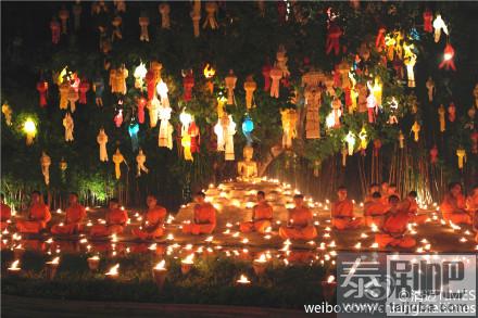 泰国水灯节:盼道寺古兰纳传统点灯仪式 万盏烛灯如夜空星星