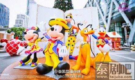 泰国旅游:曼谷市中心central world门口迪士尼主题装扮