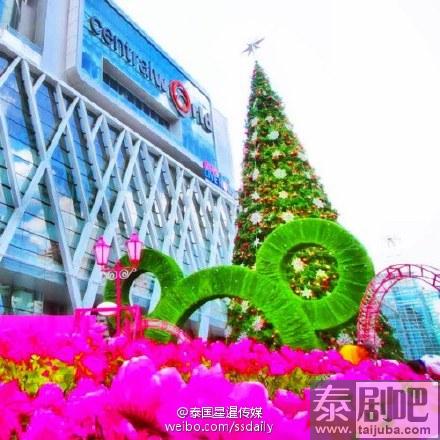 泰国旅游:曼谷市中心central world门口迪士尼主题装扮