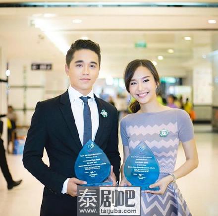 泰星Toey与男友Alex被官方授予环境保护大使