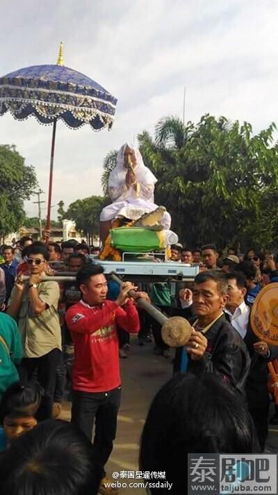 泰国少年骑鳄鱼出家