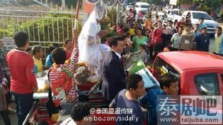 泰国少年骑鳄鱼出家