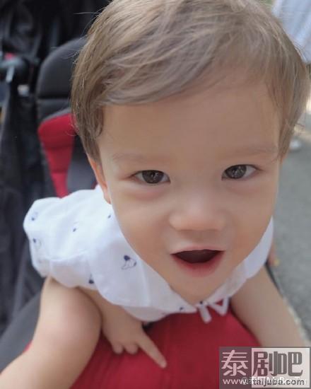 Sarah高烧不能给Maxwell喂母乳