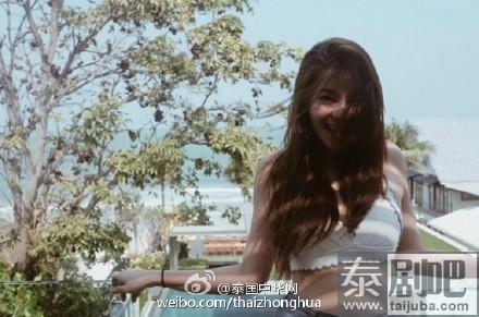 泰国女星Due与Mind华欣海边度假秀好身材