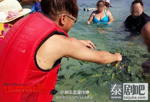 三名中国游客在泰国攀牙府出海喂鱼