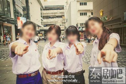 泰国女同学穿男生校服拍写真