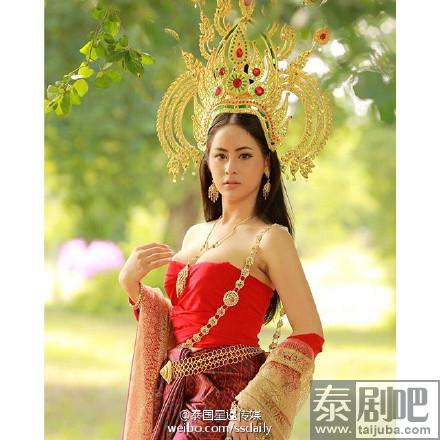 泰剧《三面娜迦》女主造型遭COS