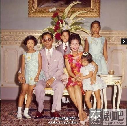 普密蓬国王和他的家庭