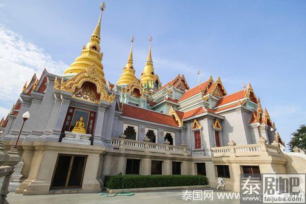 泰国巴蜀塔塞寺-国王普密蓬的代表寺