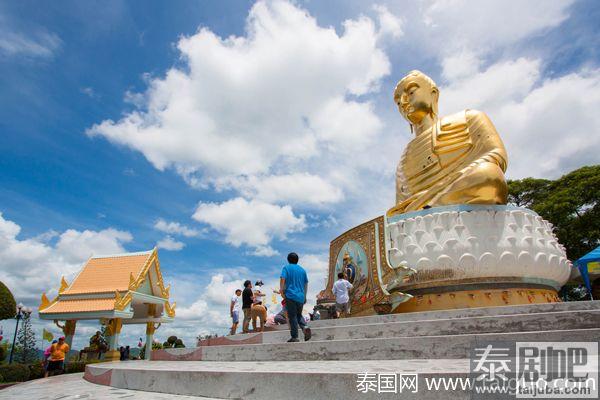 泰国巴蜀塔塞寺-国王普密蓬的代表寺