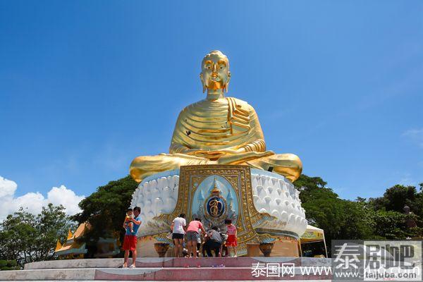 泰国巴蜀塔塞寺-国王普密蓬的代表寺