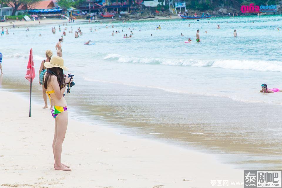 泰国旅游:普吉卡塔海滩日光浴大受欢迎