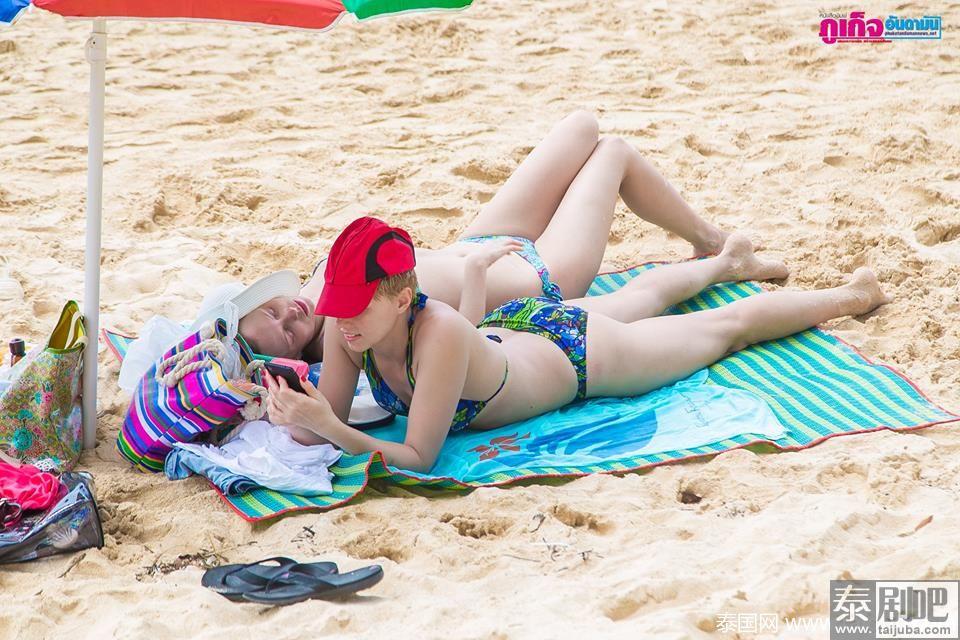 泰国旅游:普吉卡塔海滩日光浴大受欢迎
