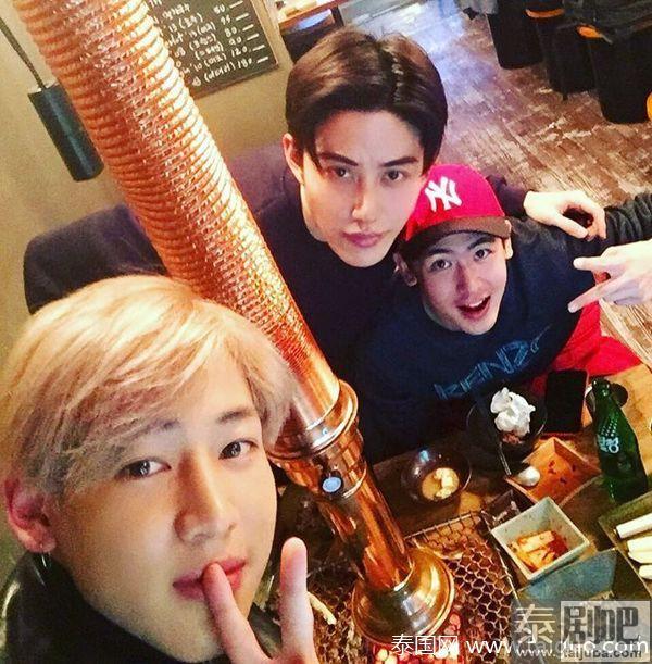三大男神BamBam、尼坤、Mike同框合影