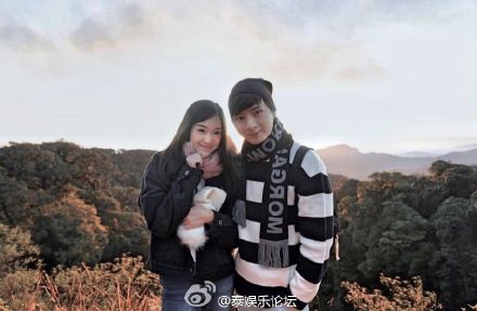 泰星Kristtps与女友甜蜜海外出游