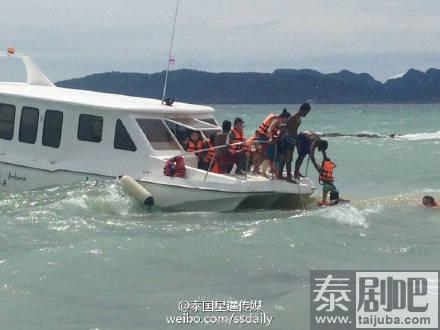 泰国皮皮岛浪高发生沉船事故