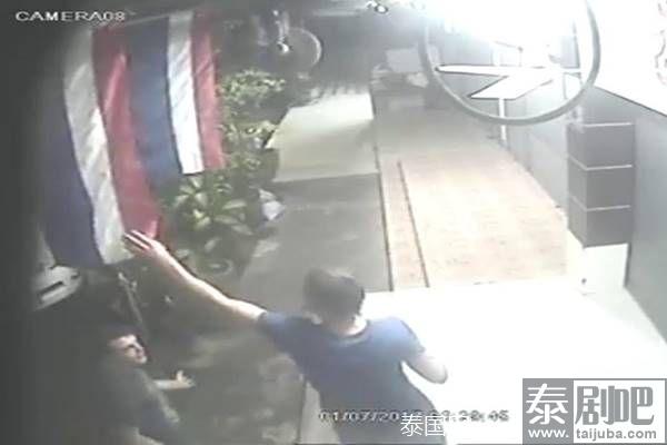 外籍游客扯下泰国国旗引众怒