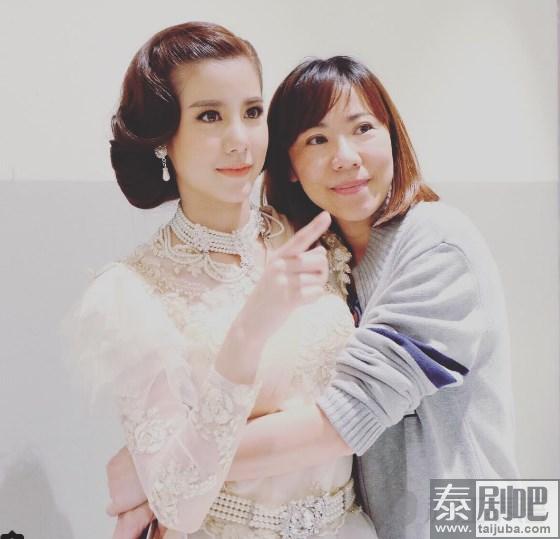 泰星Esther与妈妈合照