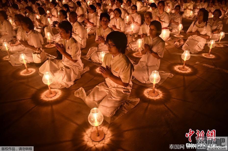 泰国庆祝万佛节巡礼朝拜活动照