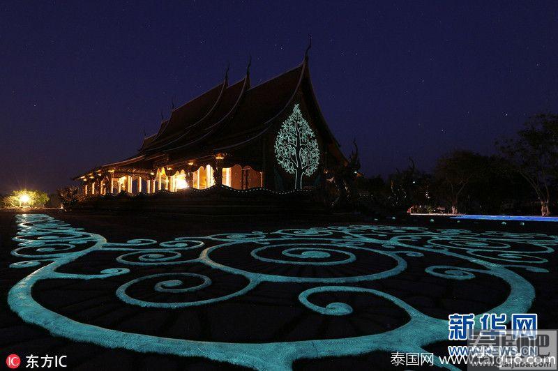 泰国乌汶府萤光寺闪闪发光