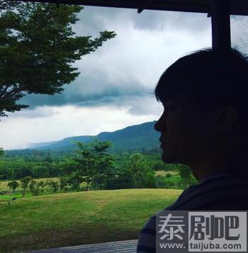 泰星Ken带妻儿住在山上温馨休闲