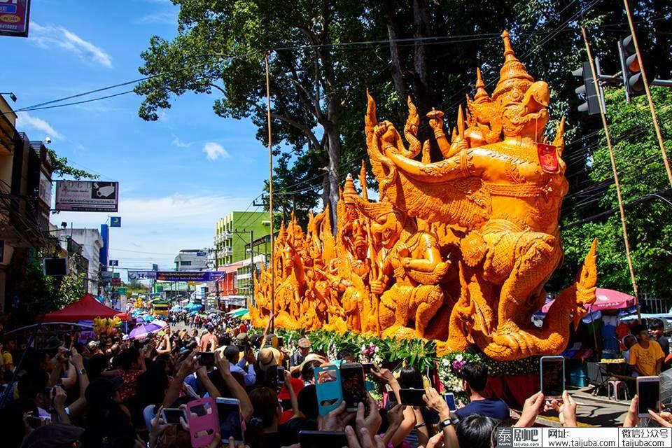 泰国乌汶府大型蜡雕巡游活动