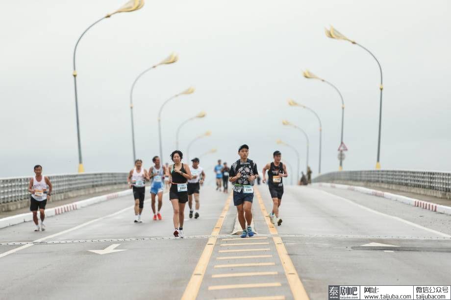 泰国-老挝跨越湄公河马拉松比赛