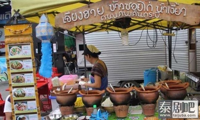 泰国甲米步行街吃货们的“天堂”1.jpg