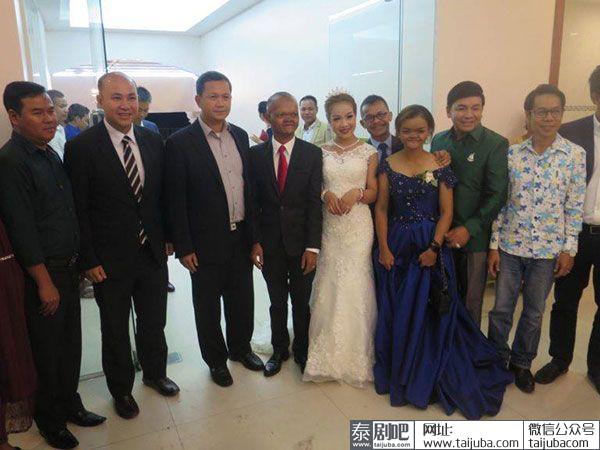 柬埔寨谐星阿卓与女友大婚
