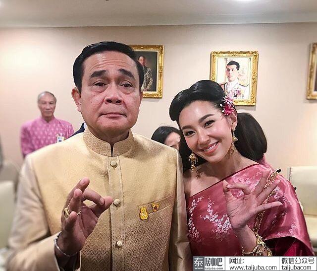 泰国总理巴育接见《天生一对》主演们