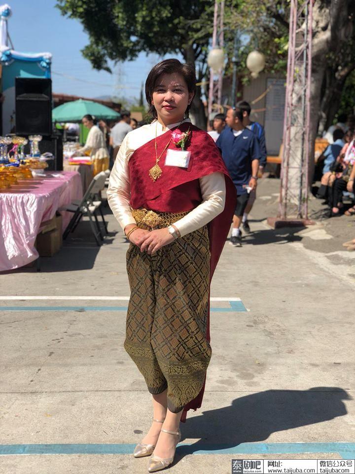 美国的泰国民众欢度宋干节