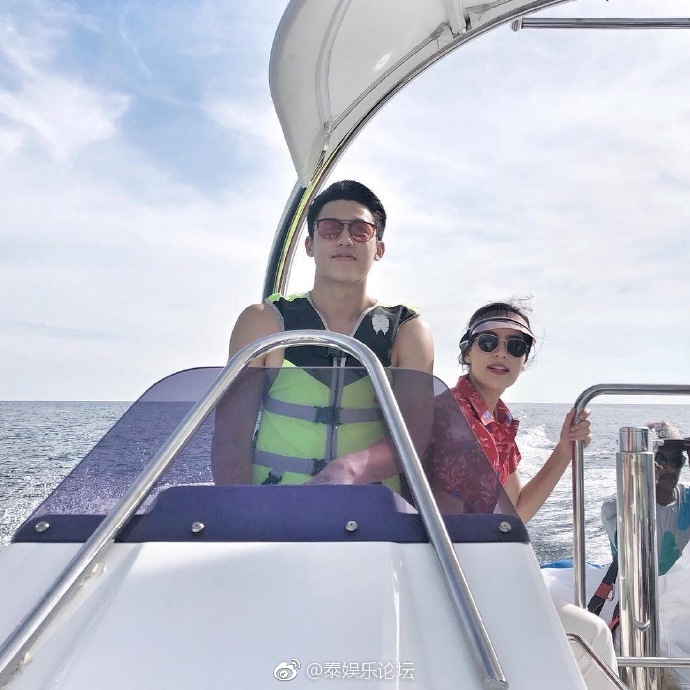 泰星情侣Mark与kim普吉海边度假