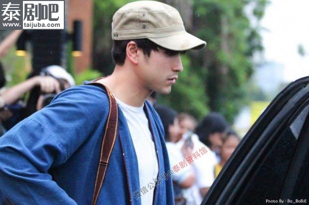 【泰国娱乐】Nadech 回应网友吐槽他参加 Kim 毕业典礼时的装束