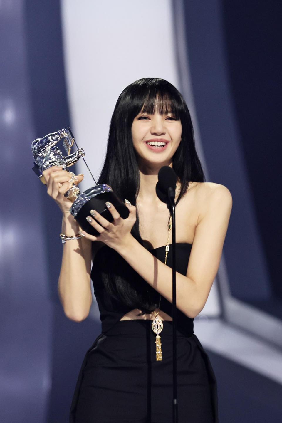 泰国女星LISA获Best K-POP奖 是泰国第一位获得该奖项的歌手！