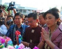 泰国总理英拉与民众共同庆祝2013宋干节