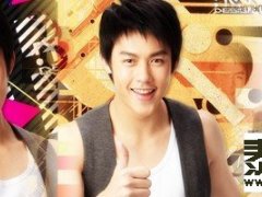 泰星Mark热心帮助乞讨老奶奶受好评