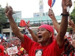 泰国红衫军在曼谷再次大规模集会 