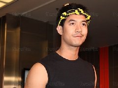 泰星Weir否认和Bella在约会 但承认和Bella见过长辈