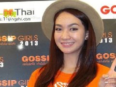 泰星Ying Kanyapach表示Ken Phupoom正当红 所以传言多