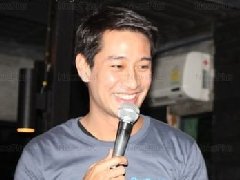 泰星Pong女友Kaew Jarinya送其生日礼物