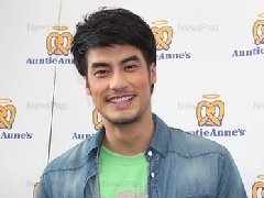 泰星Boy Pakorn否认有粉丝擅闯他家找他 很高兴成为慈善活动形象大使