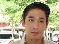 泰星Pitch否认带Gubgib和父母亲一道吃饭